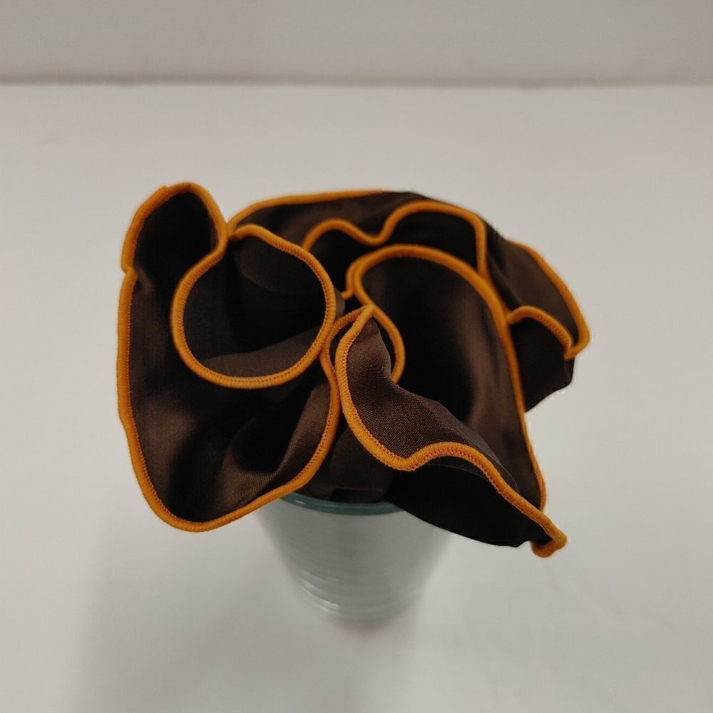 MEN'S ROUND HANKY POCKET SQUARE.